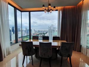 For RentCondoWitthayu, Chidlom, Langsuan, Ploenchit : Condo for rent, Sindhorn Residence, beautiful view 💯 Good central area 💯 Luxurious room 💎 The security system is excellent!!️‼️