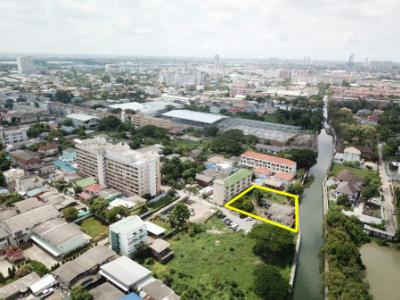 For SaleLandPattanakan, Srinakarin : Land for sale along the canal, Soi On Nut 46, size 3 ngan, 35 square meters, near On Nut Road, only 1.4 km. TV