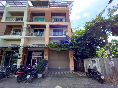 For SaleShophouseMin Buri, Romklao : Selling a commercial building behind the corner, Ramkhamhaeng 164 intersection 16, good location, 4 floors, half 30 sq m.