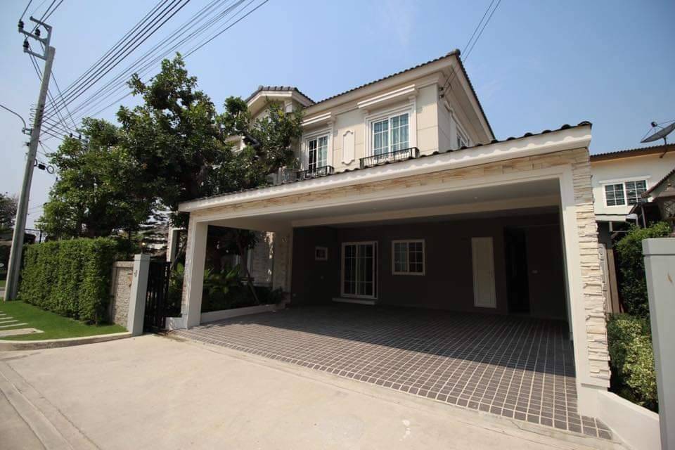 For RentHouseKaset Nawamin,Ladplakao : For sale or rent, Grandio Village Nawamin 42, luxury house with fish pond, waterfall, beautiful garden inside the house.