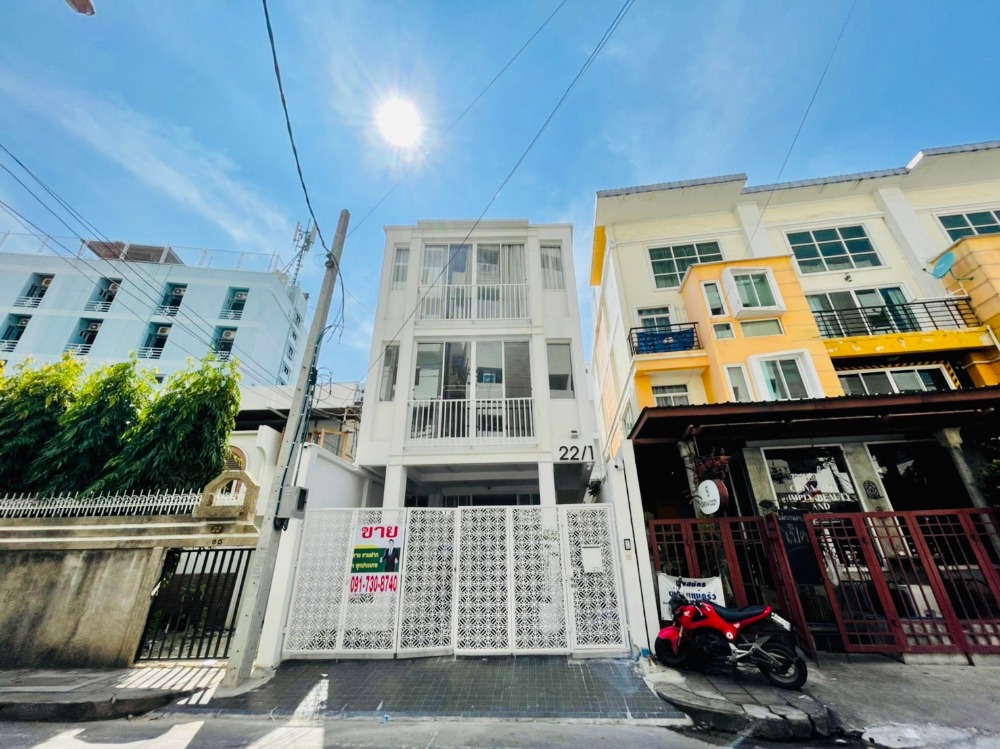 For SaleShophouseRama9, Petchburi, RCA : 3 storey commercial building for sale Near University of the Thai Chamber of Commerce (UTCC) 32.6 square wa, suitable for both residential and commercial Accepting payments with cryptocurrencies