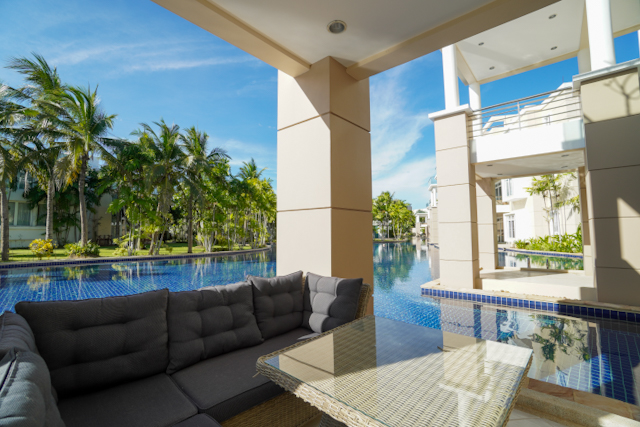ขายคอนโดหัวหิน ประจวบคีรีขันธ์ : ขาย คอนโด Hua Hin Blue Lagoon ห้องติดสระว่ายน้ำ 2 ห้องนอน 2 ห้องน้ำ 150 ตรม. เดินถึงชายหาดส่วนตัว