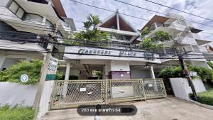 For RentTownhouseChokchai 4, Ladprao 71, Ladprao 48, : Rent a 3-storey townhome, serviced condominium style with housekeeping and swimming pool in front of the house. Good atmosphere like being at a resort