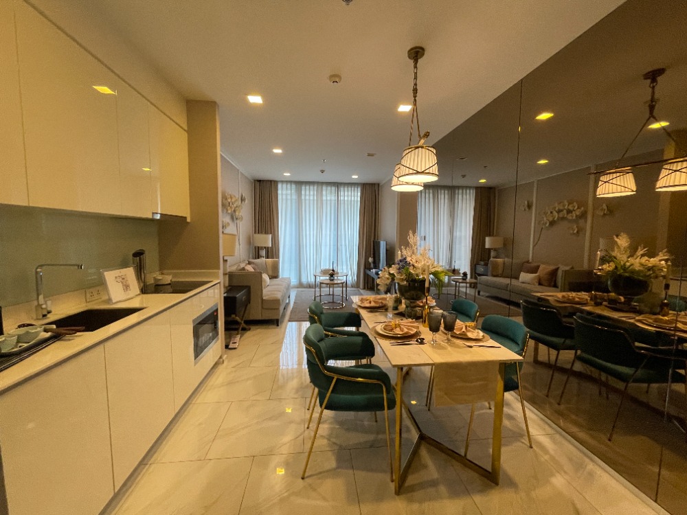 For SaleCondoNana, North Nana,Sukhumvit13, Soi Nana : Condo for sale, Hyde Sukhumvit 11, near BTS Nana, only 450 m. usable area 63.12 sq.m., 5th floor, 2 bedrooms, 2 bathrooms, 5th floor, fully furnished, convenient to travel, surrounded by many restaurants. In the midst of major shopping centers and busines