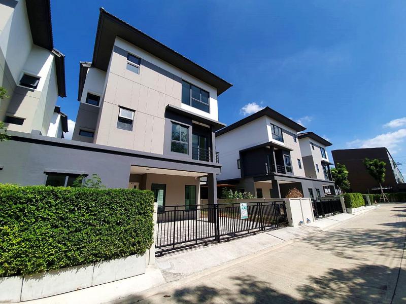 For SaleTownhouseRathburana, Suksawat : House for sale in the middle of the city Sathorn-Suksawat, 3-storey twin house, new condition, never lived in.