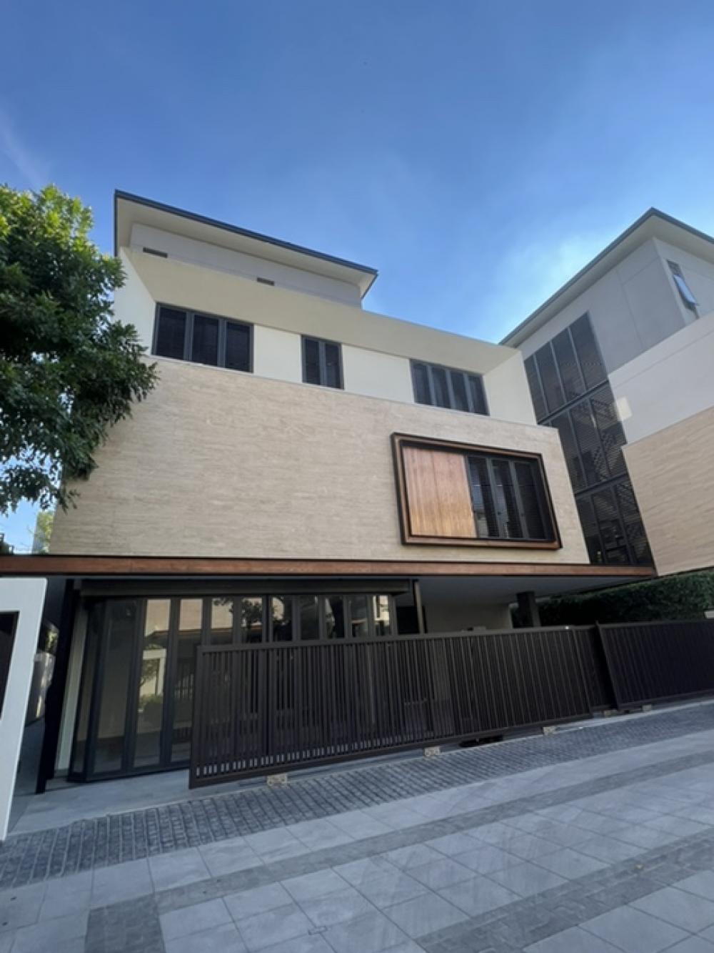 ขายบ้านพระราม 9 เพชรบุรีตัดใหม่ RCA : Selling : Ultra Luxury House In Rama 9  , 4 Bed 5 Bath , 530 sqm , 90 sqw , 4 Parking Lot 🔥🔥Selling Price : 99,900,000 THB 🔥🔥