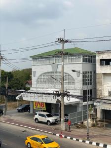 ขายตึกแถว อาคารพาณิชย์นครปฐม พุทธมณฑล ศาลายา : ขายอาคารพาณิชย์รีโนเวทใหม่  2 ห้องติดกัน  ติดถนนใหญ่เพชรเกษม ตรงข้ามวัดท่าตำหนัก เหมาะทำออฟฟิศ หรืออยู่อาศัย