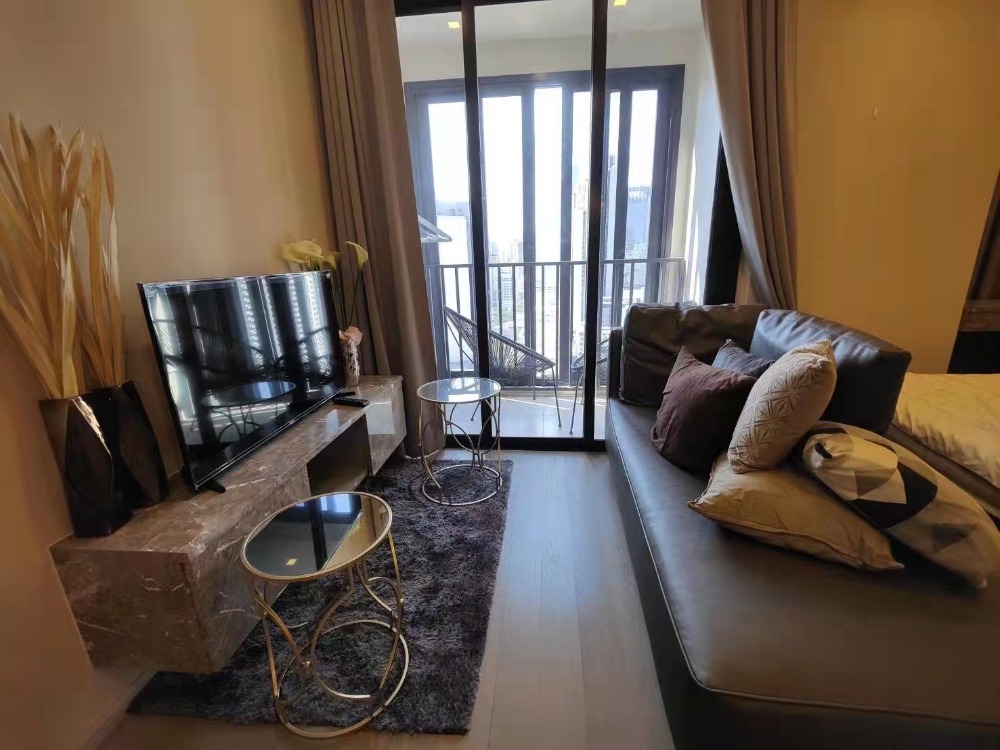 For RentCondoSukhumvit, Asoke, Thonglor : Condo for rent ASHTON ASOKE, fully furnished condo, ready to move in, next to MRT Sukhumvit and near BTS Asoke, convenient travel!!