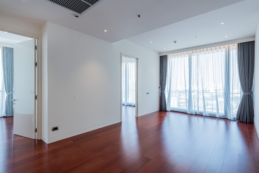 For SaleCondoSukhumvit, Asoke, Thonglor : Condo for sale, Khun By You, 20th floor, usable area 97.75 sq m, 2 bedrooms, 2 bathrooms, in the heart of Thonglor, good view, beautiful room, filled with many hi-end shops and restaurants, BTS Thonglor and J Avenue.