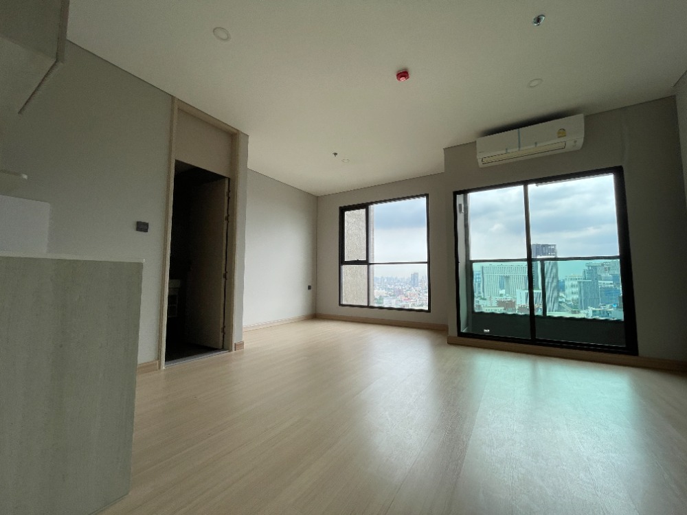 For SaleCondoKasetsart, Ratchayothin : Condo for sale Lumpini Park Phahon 32, 27th floor, size 27.67 sq m, studio, 1 bathroom, convenient travel, next to the main road in the heart of Phahon Yothin, near BTS and Kasetsart University, central Sky Facilities, complete for every lifestyle.