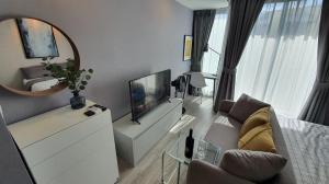 For RentCondoRatchathewi,Phayathai : MT015_P **Maestro 14** Very beautiful room, fully furnished, ready to move in.
