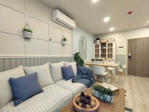 For RentCondoLadprao, Central Ladprao : Metris Ladprao Pet-friendly condo near Mrt Phaholyothin 250 meters and walk to Bts Central Ladprao station, 2 bed room, 16th floor, size 48 sq m.
