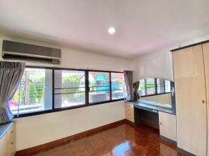 For RentTownhouseBangna, Bearing, Lasalle : Two-storey townhouse behind the airy house