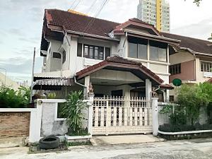 For RentHouseLadprao, Central Ladprao : 2 storey detached house for rent, Lad Phrao Road, area 50 square meters, 3 bedrooms, 3 bathrooms, 1 maid room, fully furnished, rental price 35,000 baht per month.