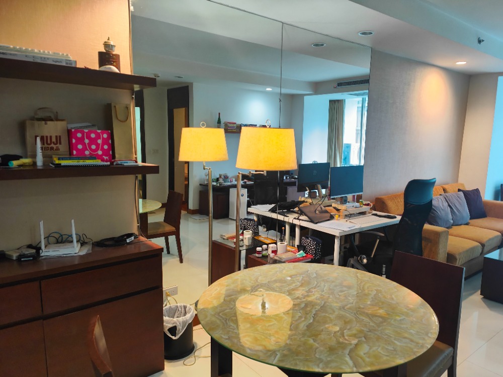 For SaleCondoWitthayu, Chidlom, Langsuan, Ploenchit : Condo for sale, second hand, The Rajdamri, 150 m. from bts Ratchadamri, near Chula Chidlom, Siam, Silom, Suan Lum, size 67 sq.m., fully furnished, price 4.5 million baht. Interested in 097- 4655644 Chai Urgent, the best price in the project.