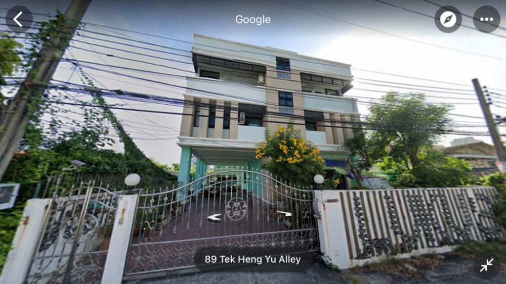 For RentHome OfficeOnnut, Udomsuk : 3-storey office building for rent, in Udom Suk area, near BTS station.