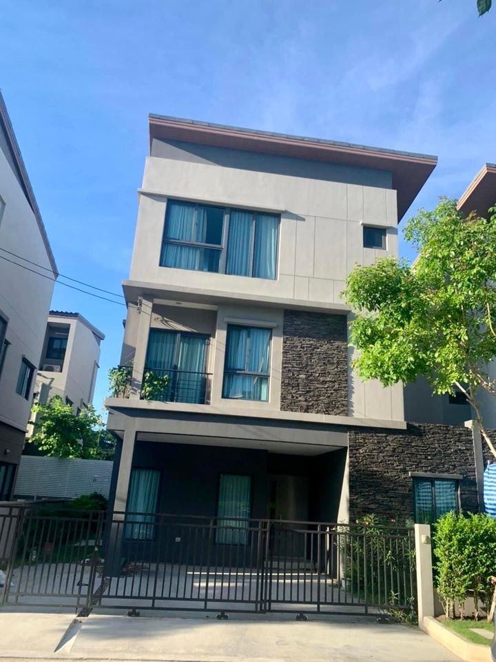For SaleHouseBangna, Bearing, Lasalle : H691-New 3-storey house for sale, Baan Klang Muang, The Edition Bangna-Wongwaen.with furniture and electrical appliances