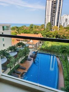 For RentCondoPattaya, Bangsaen, Chonburi : room for rent studio type stunning sea and pool view near cozy beach only 150 meters on pratamnuk hill pattaya
