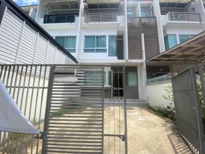 For RentTownhousePattanakan, Srinakarin : 3-storey townhouse for rent, Baan Mai Rama 9-Srinakarin, Krungthep Kreetha.