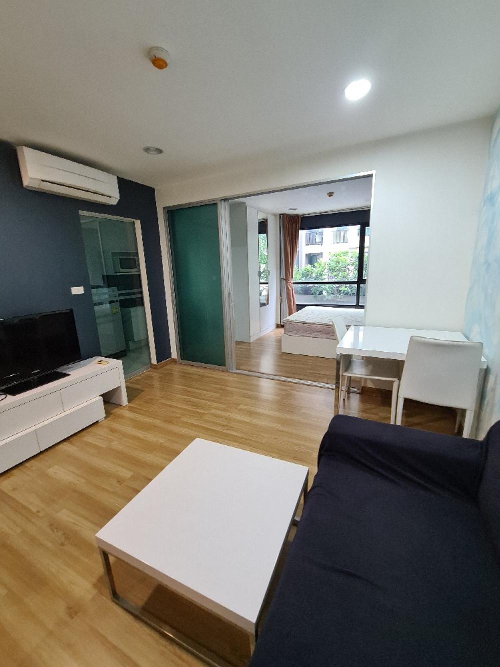 For RentCondoKaset Nawamin,Ladplakao : Condo for rent, Premio Prime Kaset-Nawamin, room size 34.5 square meters, 2 air conditioners, living room and kitchen apart, building c floor, pool view