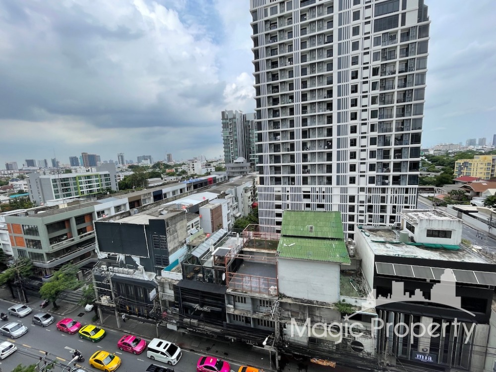 For SaleShophouseSukhumvit, Asoke, Thonglor : Commercial Building with 3.5 floors For Sale, On Ekkamai road, Bangkok