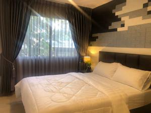 For RentCondoPatumtani,Rangsit, Thammasat : Condo for rent The Kith Light Bangkadi-Tiwanon. garden view new phase front There is a washing machine in the room.