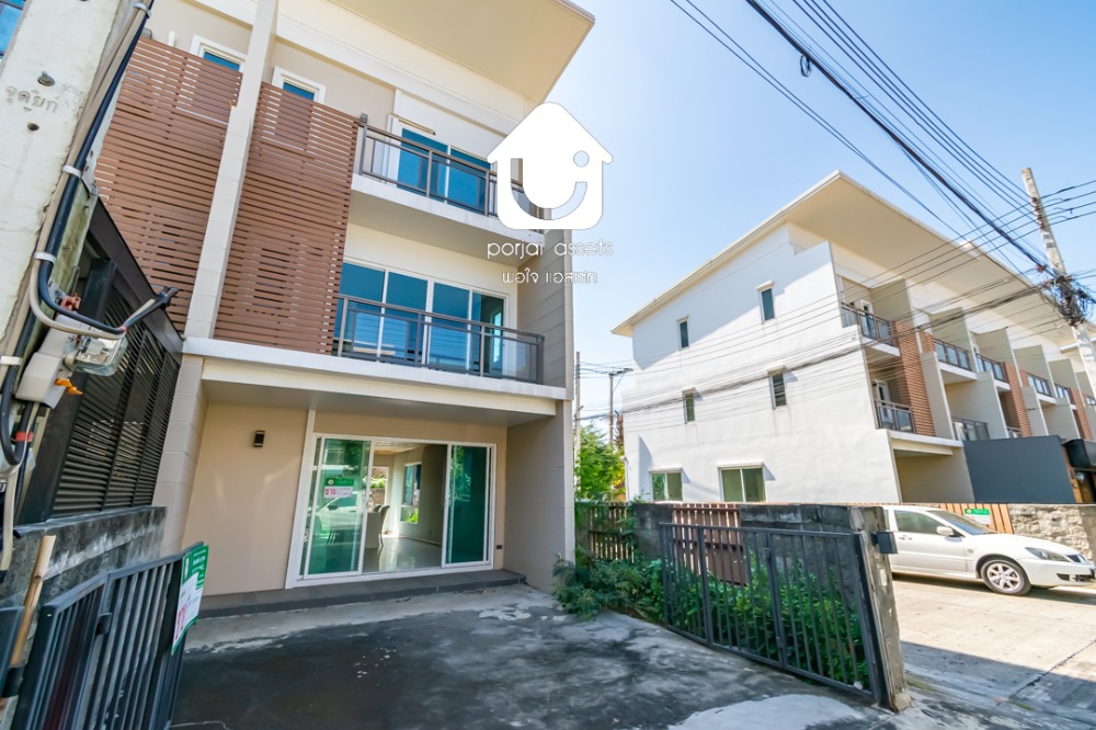 For SaleTownhouseNawamin, Ramindra : Townhome for sale, Yuyen, Deluxe Town, Ramintra 34, townhome, behind the corner, 3 bedrooms, 3 bathrooms, size 25.7 sq m.
