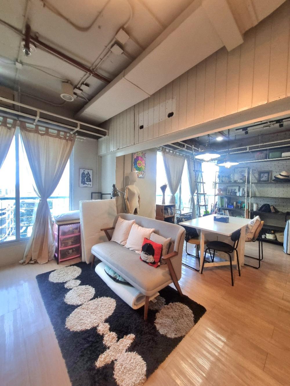 For SaleCondoSathorn, Narathiwat : Highly recommended: condo Sathorn House with great access to BTS, ready to move in.