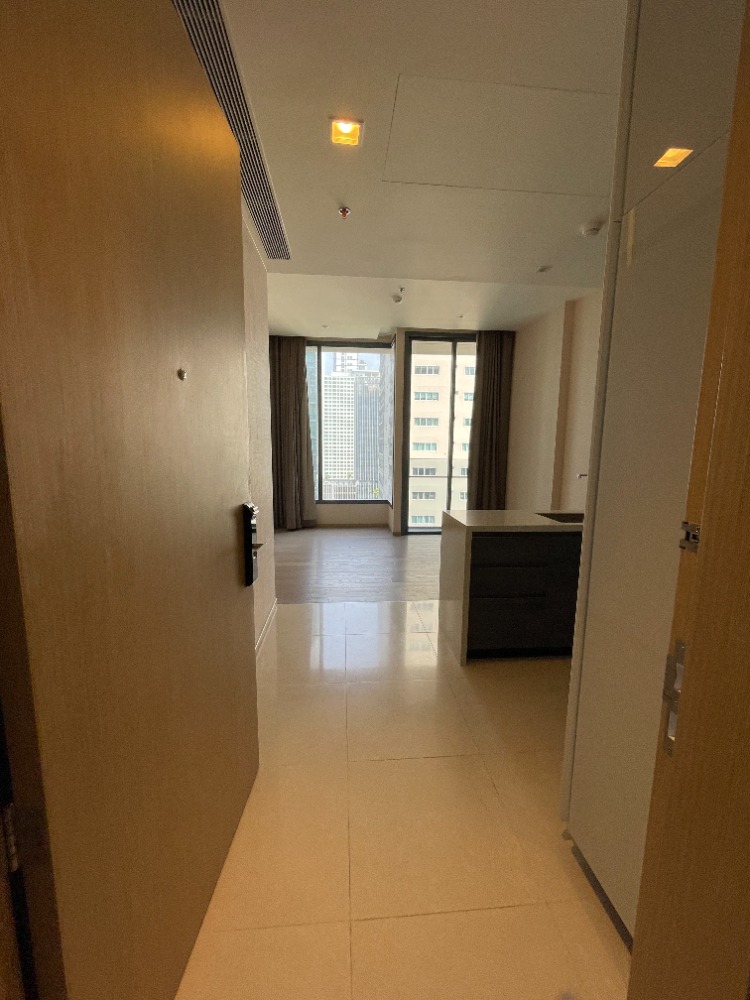 For SaleCondoSukhumvit, Asoke, Thonglor : Condo for sale, The Esse Asoke, usable area 36.00 sq m, 12th floor, size 1 bedroom, 1 bathroom, tallest building in Sukhumvit area. Beautiful view, live in luxury and comfort, near BTS Asoke & MRT Sukhumvit and Srinakharinwirot University (SWU).