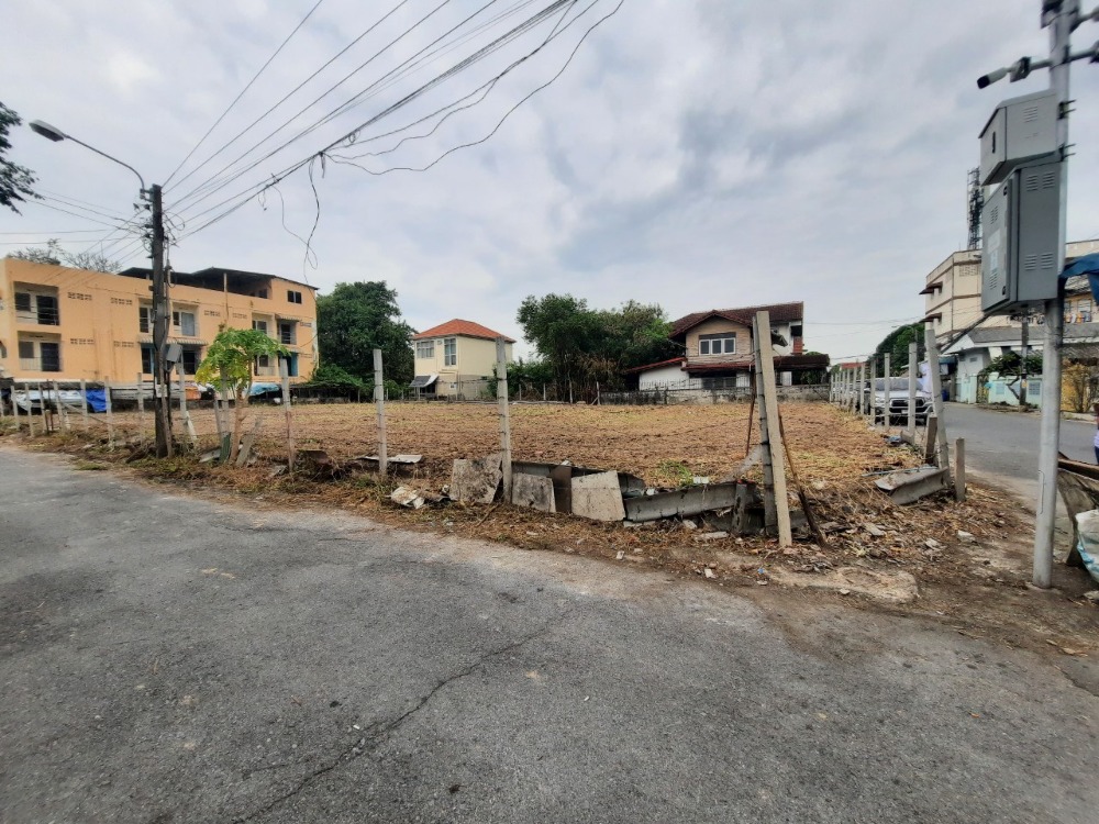 For RentLandVipawadee, Don Mueang, Lak Si : Empty land for rent in Don Mueang Songprapa area in Soi Saranakom 17, near Don Mueang Airport, area 264 sq m., only 20,000 baht/month.