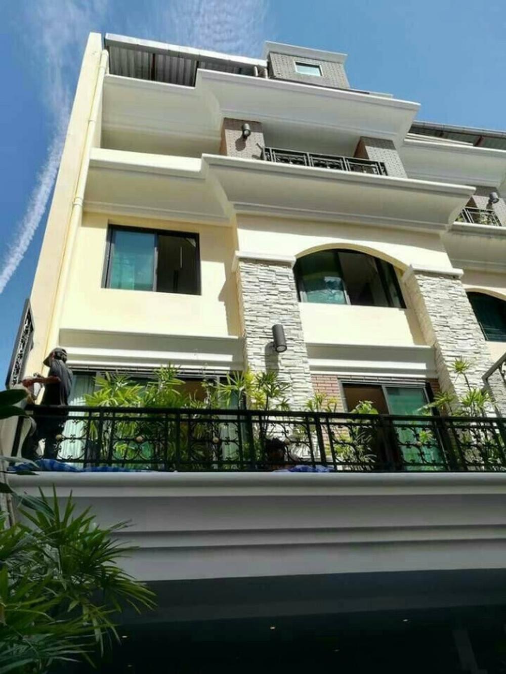 For RentTownhouseSukhumvit, Asoke, Thonglor : 5 Storey Town Home  in Thonglor soi 25can access from Sukhumvit49, Wattana