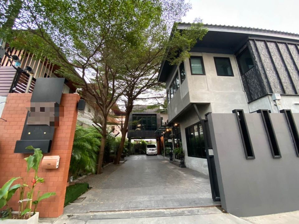For RentHouseYothinpattana,CDC : 2 storey house for rent in Yothin Phatthana area. Suitable for office and residence, spacious area Can go in and out in many ways, near expressway, ready to move in, very good feng shui, Baan Klin Ai Resort, shady, safe
