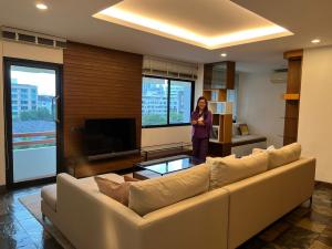 For RentCondoSukhumvit, Asoke, Thonglor : Condo for rent, Condo La Maison, 6th floor, fully furnished, near Ploenchit Station with cleaner 2 times every week