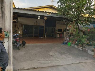 For SaleHouseChaengwatana, Muangthong : #Sale warehouse with workers room, area 144 sq m. #Soi Wat Bua Khwan (Ngamwongwan 23), Nonthaburi City District # Nonthaburi Province, suitable as a storage place, stocking products and worker accommodation