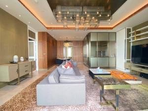 For RentCondoWongwianyai, Charoennakor : Rental : The Residences At Mandarin Oriental , 2 Bed 3 Bath , Floor 22 , 152 sqm 🔥🔥Rental Price: 350,000 THB / Month 🔥🔥