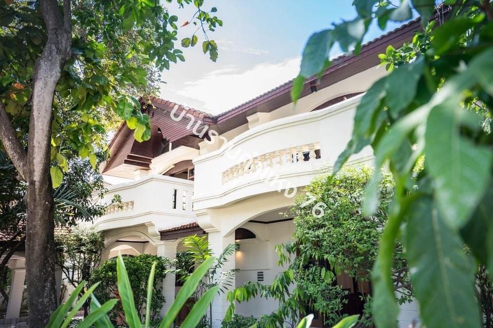 For SaleHouseRamkhamhaeng, Hua Mak : 🔥Urgent sale, Baan Preecha Lamphet. 📌Large detached house Located at the end of a quiet alley. that has been added since construction