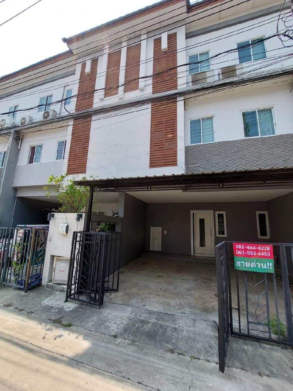 For SaleHouseRama5, Ratchapruek, Bangkruai : Townhome for sale, Ratchaphruek, next to the main road, beautifully decorated, complete with built-in