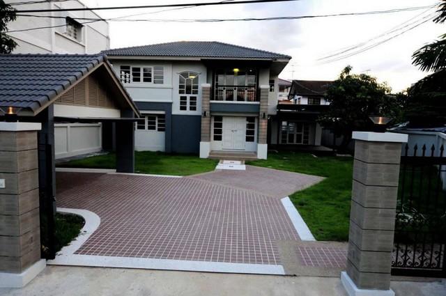 For SaleHouseChokchai 4, Ladprao 71, Ladprao 48, : 2 storey detached house for sale, 122 square wah, 5 bedrooms, Chok Chai 4 Soi 39, Ladprao, Wang Hin area, convenient to travel
