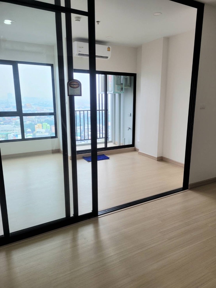 Sale DownCondoWongwianyai, Charoennakor : SELL - Ready to live and to transfer (new room)