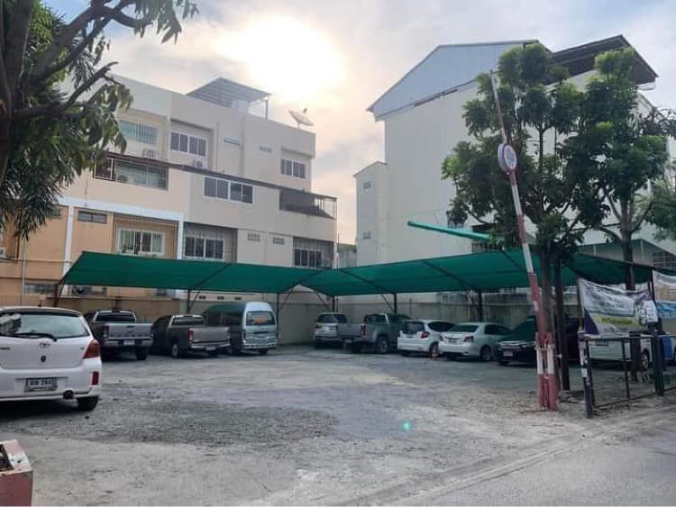 For SaleLandBangna, Bearing, Lasalle : Land for sale 📣 102 square wah, Soi Udomsuk 56, Phra Khanong, Bangkok, only 400 meters from the entrance of Soi Udomsuk 56 or enter Soi Bang-Trad 21 intersection 27 about 100 m.