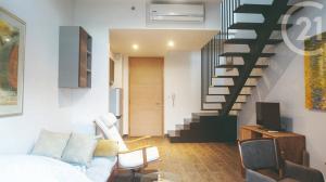 For RentCondoSukhumvit, Asoke, Thonglor : THE LOFTS EKKAMAI | Charming Duplex / Rare Unit / High floor | Short walk to BTS Ekkamai.