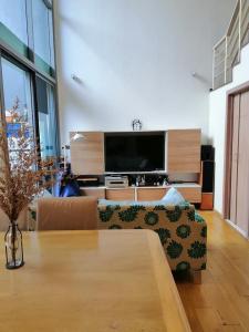 For RentCondoSukhumvit, Asoke, Thonglor : (S)CEI001_P CEIL EKKAMAI **Fully furnished, ready to move in** In the heart of Ekkamai, convenient to travel