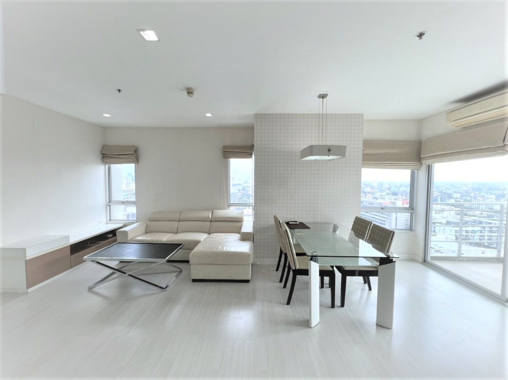 For SaleCondoLadprao, Central Ladprao : The Room Ratchada, Ladprao, selling cheap, 2 bedrooms, 2 bathrooms, corner room, east and north, view is not blocked, can negotiate.