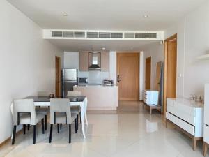 For SaleCondoSathorn, Narathiwat : Decided to sell Condo The Empire Place Sathorn, fully furnished, high floor, good location!!