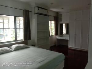 For RentTownhouseSukhumvit, Asoke, Thonglor : Townhouse for rent 4 floors + roof deck Soi Sukhumvit 39 *good location in the heart of the city, ready to move in*