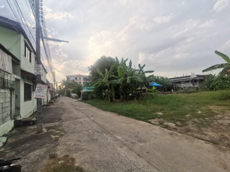 For SaleLandKasetsart, Ratchayothin : Land for sale, Phahon Yothin 53, 2 ngan, near BTS green line, connect 2 road Soi Phaholyothin 53 and 55, suitable for building a house