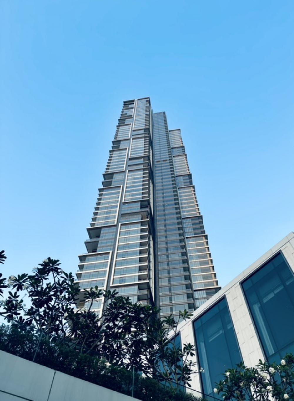 For SaleCondoSathorn, Narathiwat : (Owner post) Selling 2 bedrooms, high floor, full river view as shown in the picture. The best price in the Four Seasons Private Residences Bangkok at Chao Phraya River project.