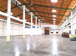 For RentWarehouseLadkrabang, Suwannaphum Airport : For Rent Warehouse-warehouse for rent, office project on Lad Krabang main road, warehouse area 750 square meters on Lad Krabang road. Near Suvarnabhumi Airport, very good location, big cars can go in and out