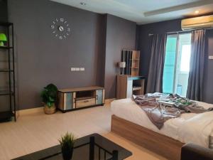 For SaleCondoRatchadapisek, Huaikwang, Suttisan : Happy condo for sale, Ratchada 18, 1 bedroom, beautiful room, with balcony, near MRT, airy inside the room, ready to move in