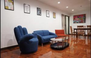 For RentCondoSukhumvit, Asoke, Thonglor : Condo near bts Promphong 2 bedroom 135 sqm for rent